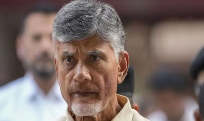 सीएम नायडू तिरुपति भगदड़ में घायल श्रद्धालुओं से मिले, जांच और मुआवजे का किया एलान