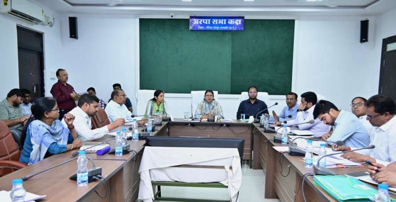 कलेक्टर की अध्यक्षता में साप्ताहिक समय-सीमा की बैठक आयोजित