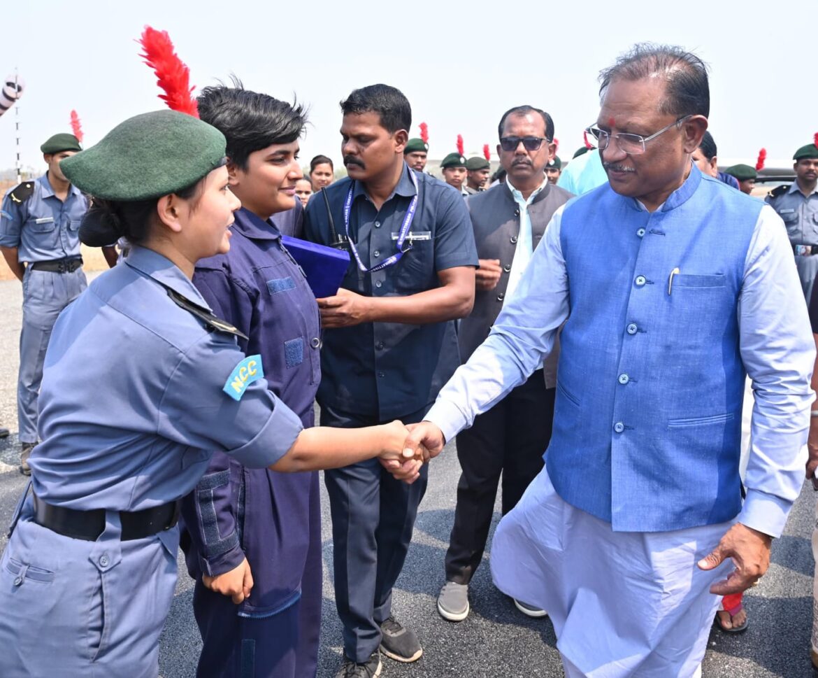 मुख्यमंत्री श्री विष्णु देव साय ने जशपुर में विमान उड़ान प्रशिक्षण का शुभारंभ किया, एनसीसी कैडेट्स का बढ़ाया उत्साह
