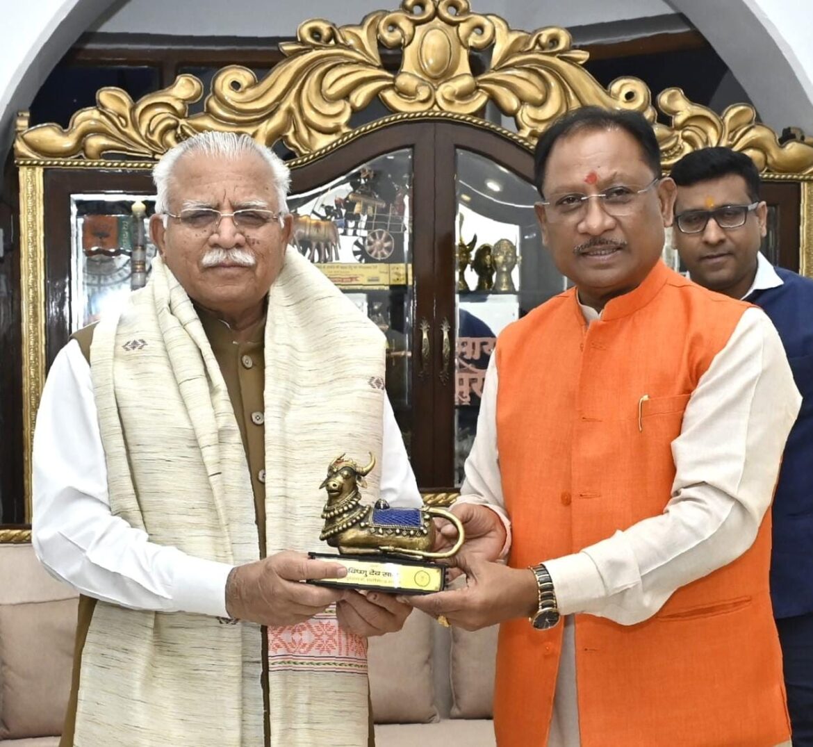 मुख्यमंत्री श्री विष्णु देव साय से केन्द्रीय आवास और शहरी विकास मंत्री श्री मनोहर लाल खट्टर ने सौजन्य मुलाकात की