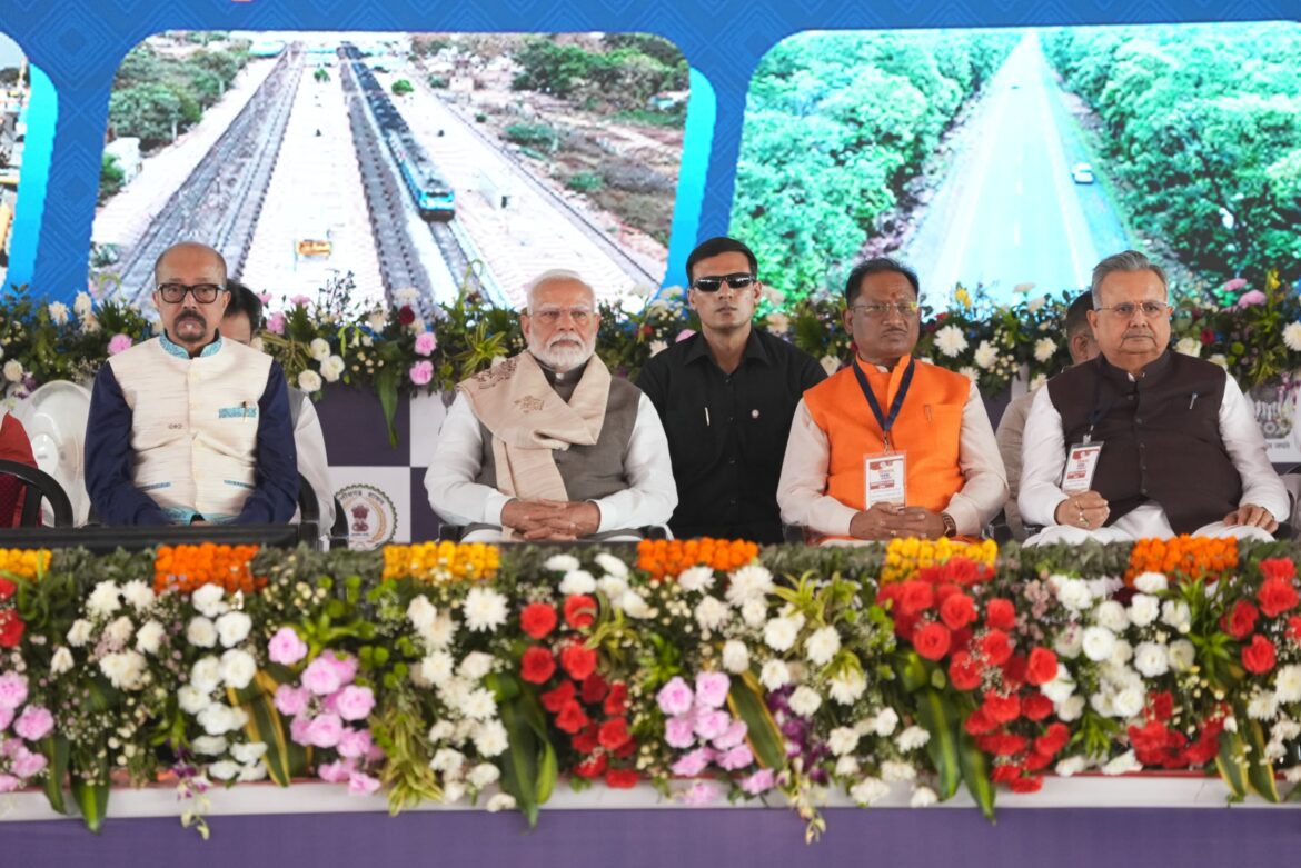 प्रधानमंत्री श्री नरेंद्र मोदी से मिली छत्तीसगढ़ को 33 हजार 700 करोड़ रुपए की विकास परियोजनाओं की सौगात: मुख्यमंत्री श्री विष्णुदेव साय ने जताया आभार