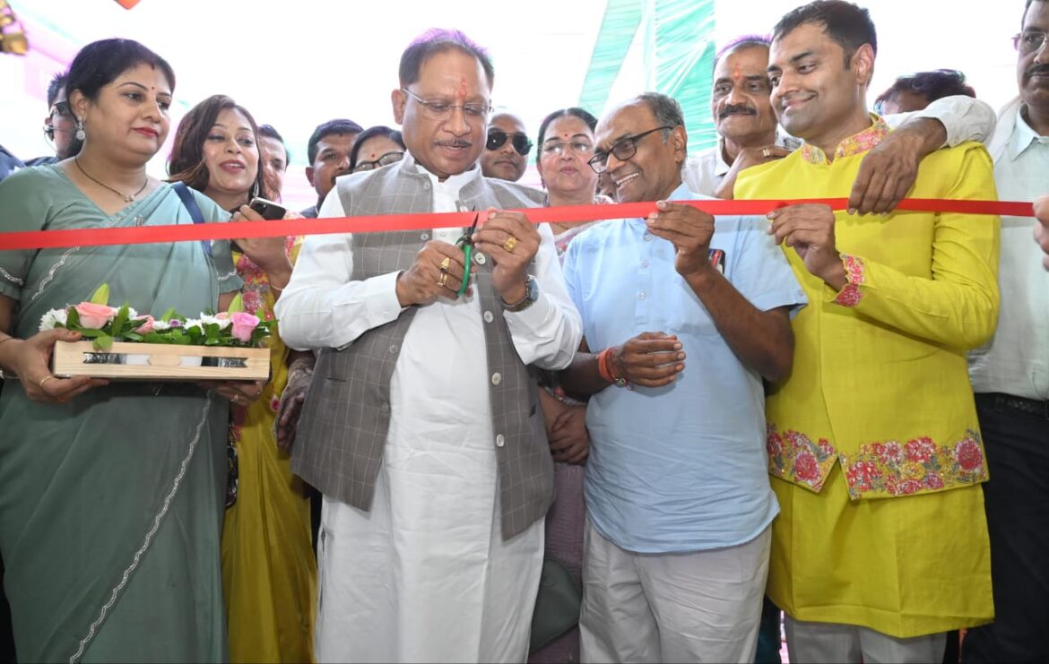मुख्यमंत्री श्री विष्णु देव साय ने आज राजधानी रायपुर के पंडरी में स्वरा प्रतिष्ठान का भव्य शुभारंभ किया