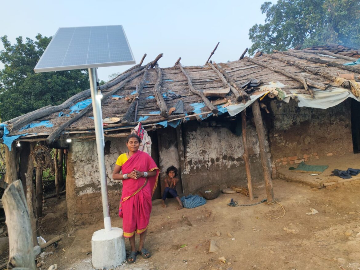 सौर ऊर्जा से रोशन हुए 25 बैगा परिवारों के आशियाने