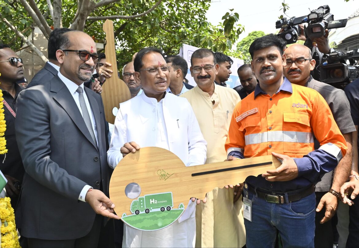 मुख्यमंत्री श्री विष्णु देव साय ने देश के पहले हाइड्रोजन फ्यूल ट्रक को दिखाई हरी झंडी
