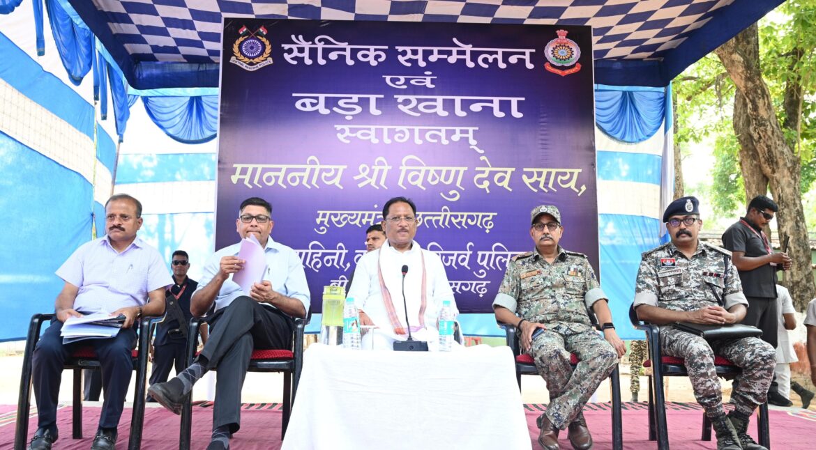 गलगम पहुंचे मुख्यमंत्री श्री विष्णु देव साय, जवानों का हौसला बढ़ाया