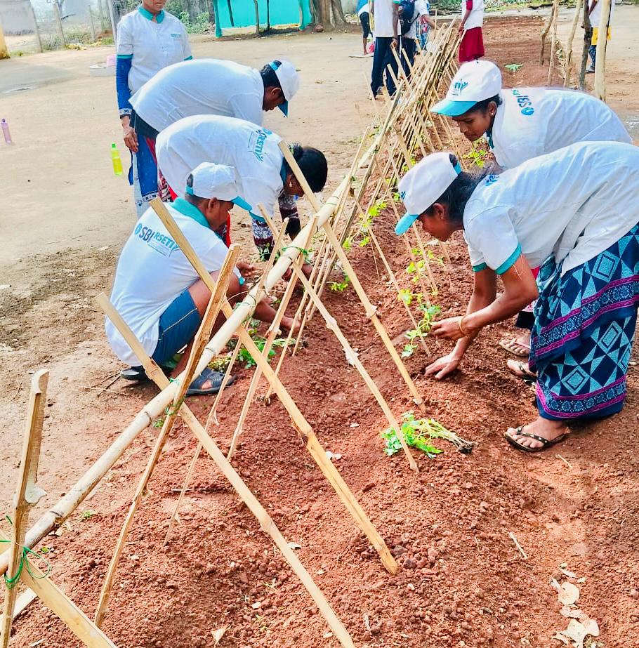 आत्मसमर्पित माओवादियों को मिल रहा रोजगारोन्मुखी प्रशिक्षण