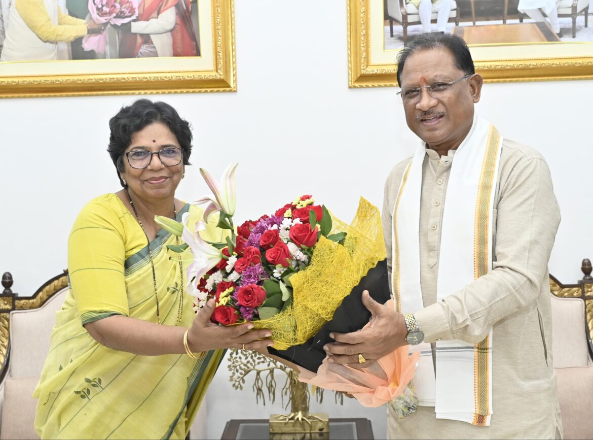 मुख्यमंत्री श्री विष्णु देव साय से राष्ट्रीय महिला आयोग की अध्यक्ष ने की सौजन्य मुलाकात