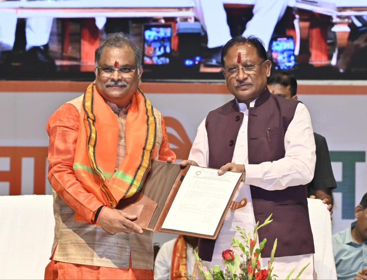 मुख्यमंत्री सोनपैरी में आयोजित कबीर जयंती समारोह एवं गौ ग्राम जन जागरण यात्रा के समापन कार्यक्रम में  हुए शामिल