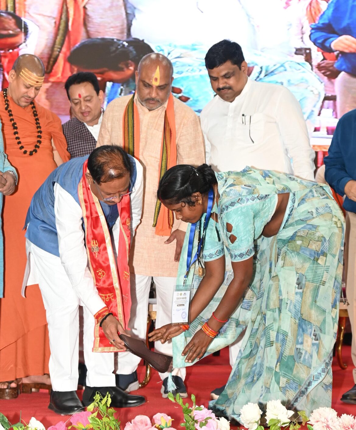 मुख्यमंत्री श्री साय ने नवनिर्मित आधुनिक आयुर्वेदिक प्रसंस्करण इकाई और केन्द्रीय भंडार गृह परिसर का किया लोकार्पण