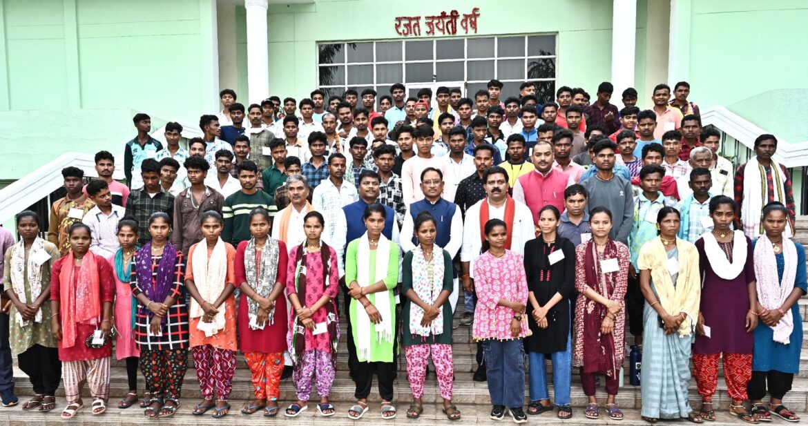 बस्तर के बच्चों का स्वर्णिम भविष्य सुनिश्चित करने के लिए सरकार प्रतिबद्ध – मुख्यमंत्री श्री विष्णुदेव साय