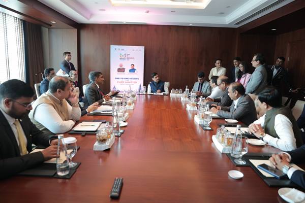 मुख्यमंत्री डॉ. यादव ने दुबई में JITO प्रतिनिधियों से किया संवाद