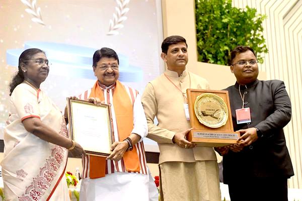 मध्यप्रदेश के आठ शहरों को विभिन्न श्रेणियों में स्वच्छ सर्वेक्षण 2024 पुरस्कारों से नवाजा गया