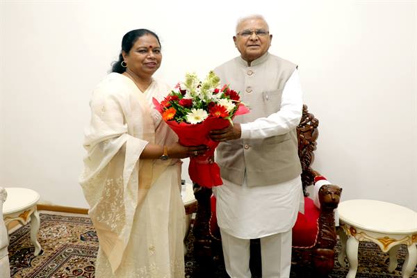राज्यपाल श्री पटेल ने महापौर श्रीमती मालती राय को दी बधाई