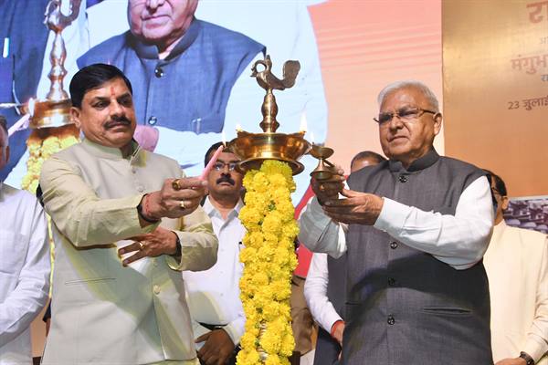 स्थानीय स्तर पर रोजगार की संभावनाओं के लिए तैयार करें पाठ्यक्रम : राज्यपाल श्री पटेल