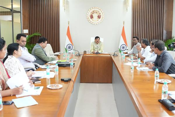 कम खर्च में ज्यादा फायदा देने वाले फलदार और छायादार पौधों का बहुतायत में करें रोपण : मुख्यमंत्री डॉ. यादव