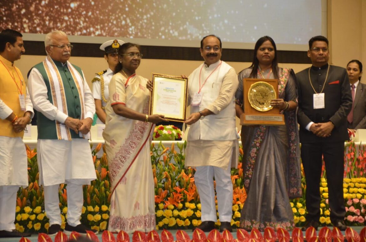 छत्तीसगढ़ ने राष्ट्रीय मंच पर बिखेरी स्वच्छता की चमक, 20 हजार से कम आबादी वाले शहरों में बिल्हा देश का सबसे स्वच्छ शहर