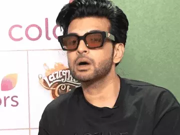 इन दिनों सेलिब्रिटी कॉमेडी कुकिंग रियलिटी शो लाफ्टर शेफ्स- अनलिमिटेड एंटरटेनमेंट में नजर आ रहे करण कुंद्रा ने हाल ही में बातचीत में अपनी जर्नी पर बात की