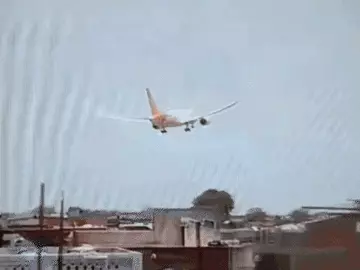 अहमदाबाद में 12 जून को क्रैश हुए एअर इंडिया के विमान के दोनों पायलटों के बीच आखिरी बातचीत को लेकर नया दावा सामने आया