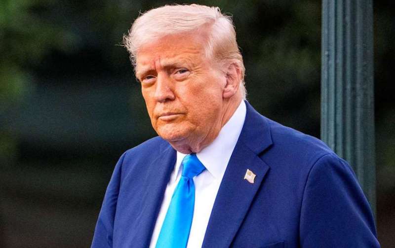 डॉलर की गिरती पकड़ से चिंतित ट्रंप: वैश्विक मुद्रा बदलाव से अमेरिका को खतरा