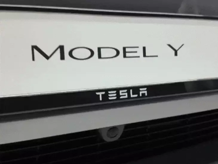 टेस्ला का पहला स्टोर आज (15 जुलाई) मुंबई में ओपन हो रहा