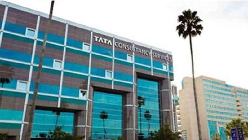 टीसीएस करेगी 12,000 कर्मचारियों की छंटनी, शेयर 2% गिरा