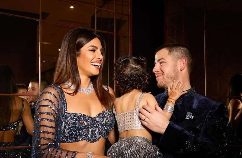 प्रियंका-निक ने देखा मैजिकल शो, मालती के हाथ में चमका अलादीन का चिराग