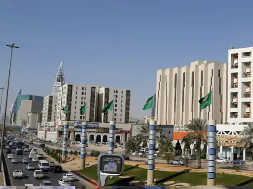 सऊदी अरब की सरकार ने विदेशी नागरिकों और कंपनियों के लिए अपने रियल एस्टेट मार्केट को खोलने का फैसला किया