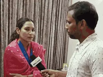 भिवानी के गांव धनाना की बहू दर्शना घनघस ने अमेरिका में आयोजित वर्ल्ड पुलिस एंड फायर गेम्स में दमदार प्रदर्शन कर गोल्ड मेडल जीता