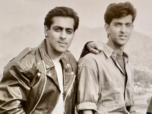 आज फिटनेस से अलग पहचान रखने वाले ऋतिक रोशन फिल्मों में आने से पहले बेहद दुबले-पतले हुआ करते थे