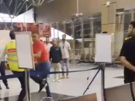 किसी की रीढ़ की हड्डी में फ्रैक्चर, तो किसी के जबड़े में चोट, यात्री ने स्पाइसजेट के कर्मचारियों को पीटा