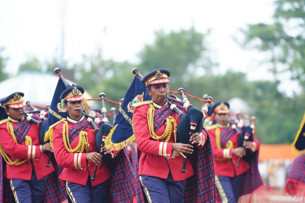 स्वतंत्रता दिवस समारोह: मुख्यमंत्री श्री साय ने पुलिस परेड ग्राउंड पर किया ध्वजारोहण, परेड की ली सलामी