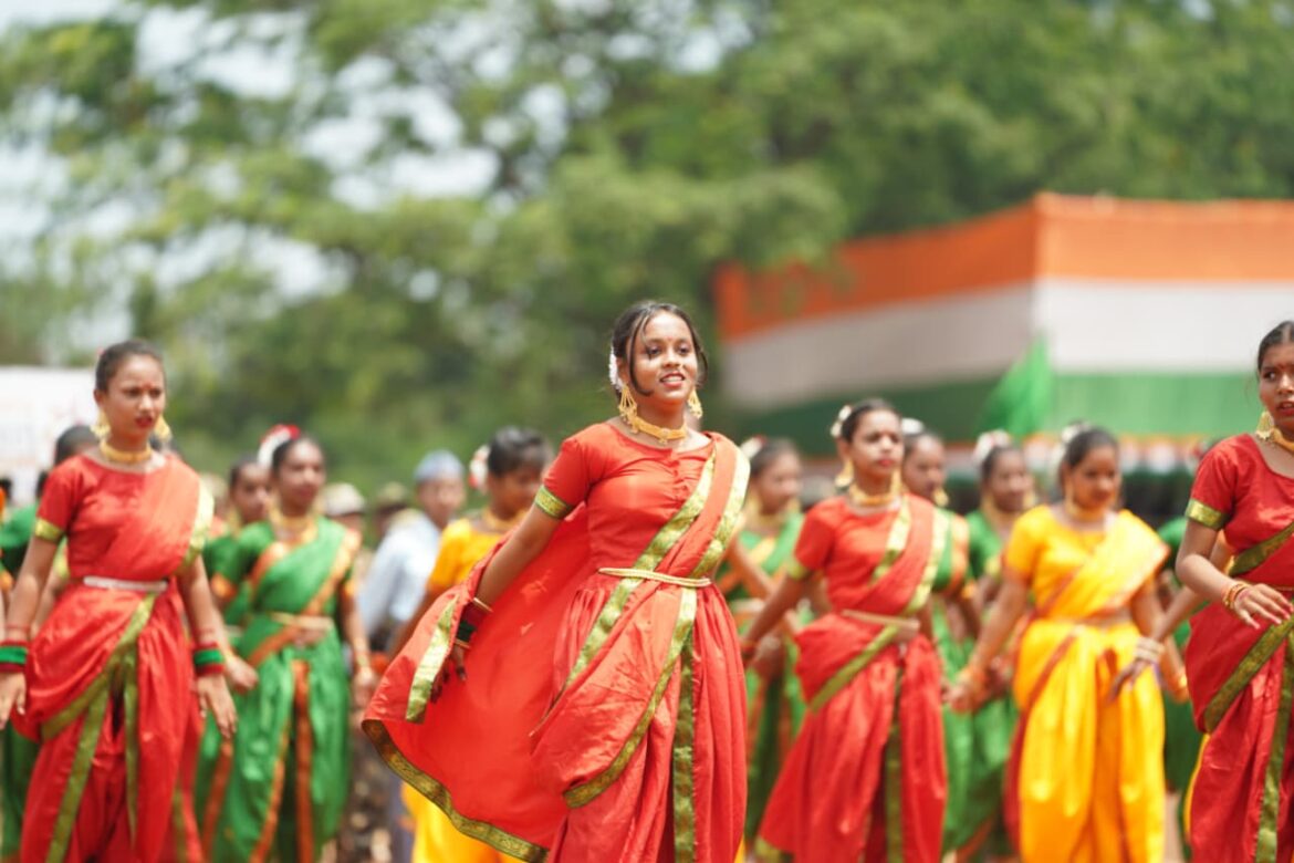 स्वतंत्रता दिवस समारोह: मुख्यमंत्री श्री साय ने पुलिस परेड ग्राउंड पर किया ध्वजारोहण, परेड की ली सलामी