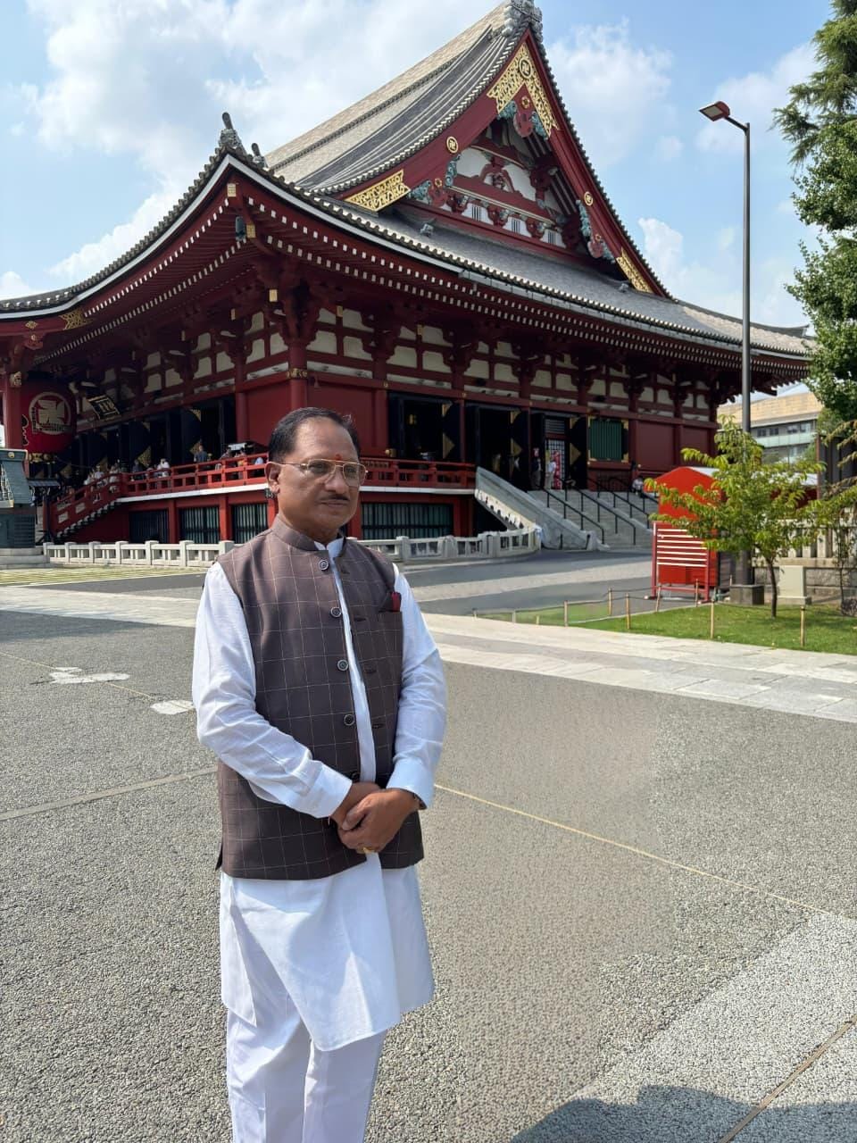 मुख्यमंत्री श्री साय ने जापान पहुंचने के बाद सबसे पहले टोक्यो स्थित ऐतिहासिक असाकुसा मंदिर में की पूजा-अर्चना