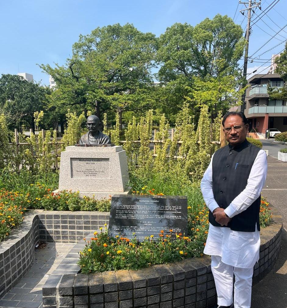 मुख्यमंत्री श्री विष्णुदेव साय ने टोक्यो के ‘लिटिल इंडिया’ पहुँचकर महात्मा गांधी को  किया नमन