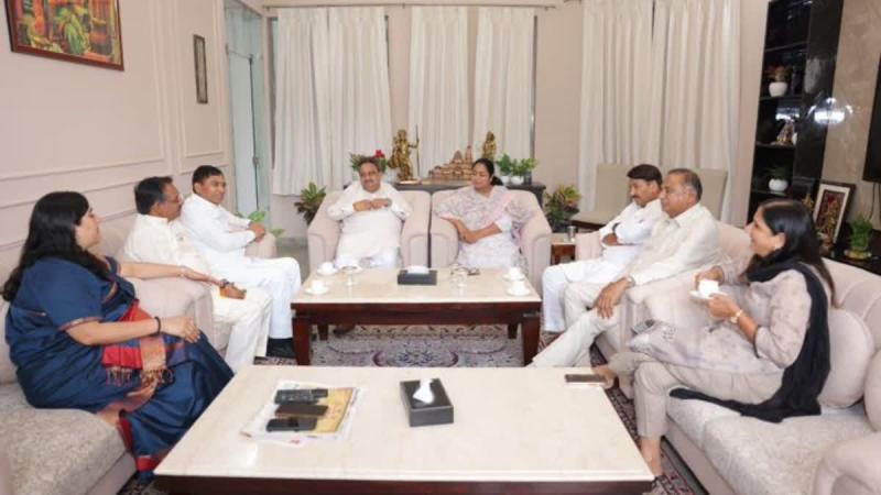 CM रेखा गुप्ता को मिली CRPF की Z श्रेणी सुरक्षा, दिल्ली के सभी सांसदों ने मिलकर जाना हालचाल