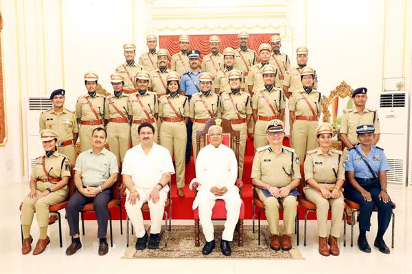 जनता के बीच आपकी उपस्थिति भय नहीं, विश्वास का प्रतीक बने : राज्यपाल श्री पटेल