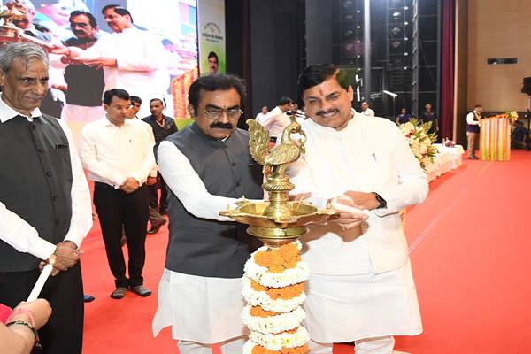 विकास और पर्यावरण संरक्षण की योजनाओं में सामंजस्य आवश्यक : मुख्यमंत्री डॉ. यादव