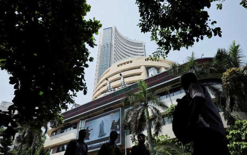 नर्म शुरुआत! गिरावट के साथ खुले शेयर बाजार के दरवाज़े