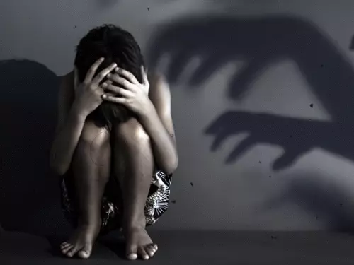 ब्रिटेन के 85 इलाकों में नाबालिग लड़कियों के साथ यौन शोषण होने का मामला सामना आया