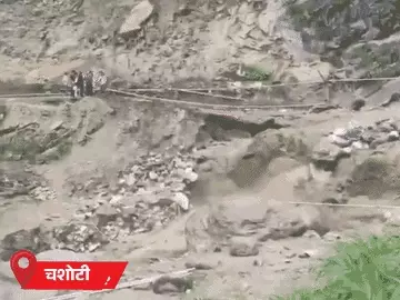 जम्मू-कश्मीर में किश्तवाड़ जिले के चसोटी गांव में बादल फटने के बाद आई बाढ़ और मलबे में दबने से अब तक 65 लोगों की मौत