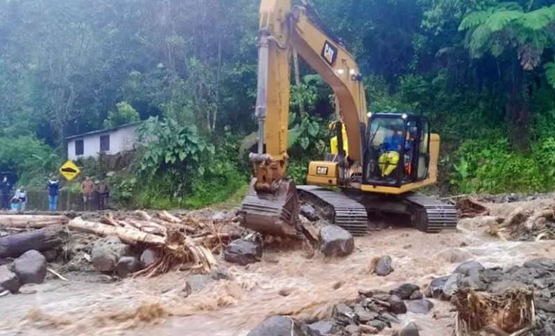 गाड़ी पर गिरी चट्टान, लेफ्टिनेंट कर्नल और एक जवान ने दी शहादत