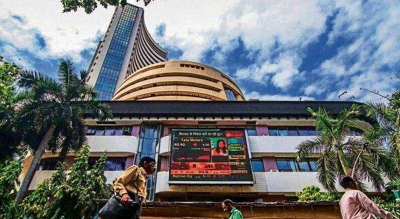 शेयर बाजार में हरी झंडी, रिलायंस और आईसीआईसीआई बैंक के शेयरों से मिली मजबूती