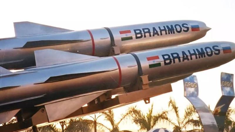 भारत की एयरस्ट्राइक से सहमा पाकिस्तान, जवाबी हमले में हुआ बेनकाब