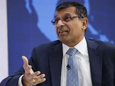 भारतीय रिजर्व बैंक (RBI) के पूर्व गवर्नर और अर्थशास्त्री रघुराम राजन ने कहा कि भारत को रूस से तेल खरीदने की नीति पर फिर से विचार करना चाहिए