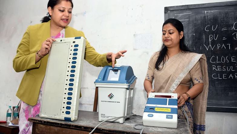समग्र अध्ययन उपरांत “डिजिटल यूनिवर्सिटी” का ब्लू प्रिंट करें तैयार : मंत्री श्री परमार