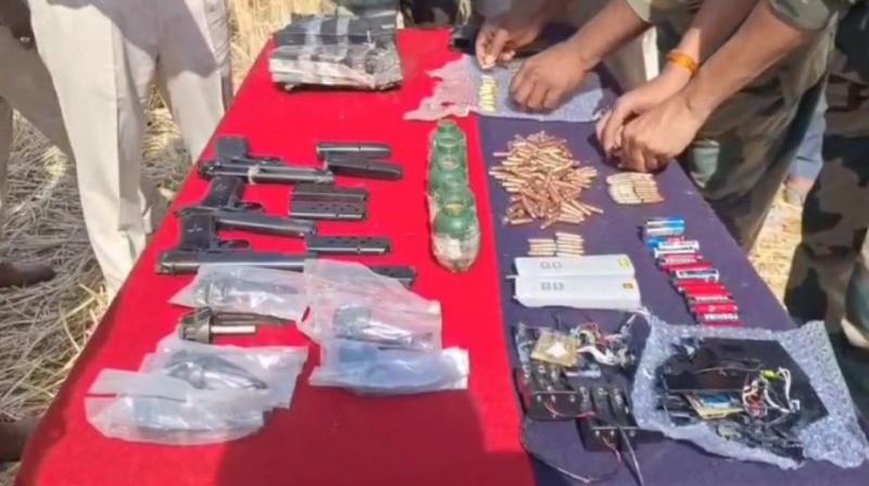 नवरात्रि से पहले दहशत फैलाने की साजिश नाकाम, भारत-पाक बॉर्डर पर हथियार बरामद
