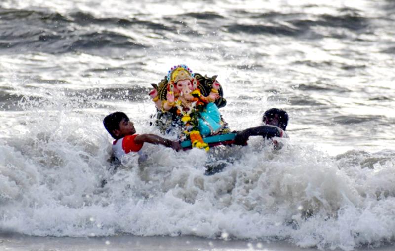 भुवनेश्वर में प्रतिमा विसर्जन जुलूस के दौरान भिड़ंत, 4 लोग अस्पताल में भर्ती