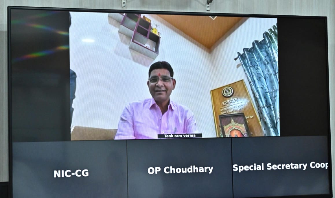 मुख्यमंत्री के प्रमुख सचिव ने नक्सल प्रभावित जिलों में विकास कार्यों की समीक्षा की