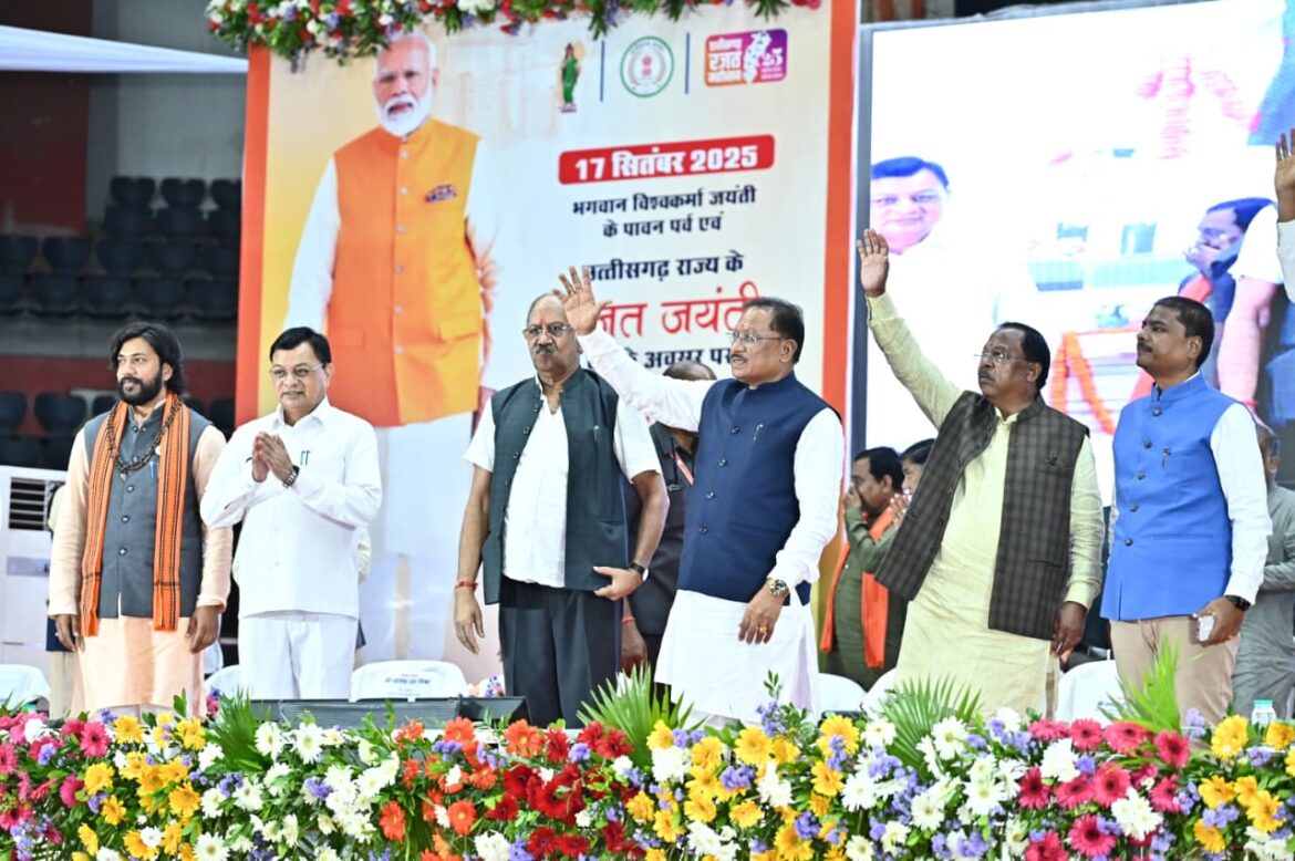 श्रमवीर समाज की रीढ़ हैं, उनके योगदान से ही विकसित छत्तीसगढ़ का सपना होगा साकार : मुख्यमंत्री श्री विष्णु देव साय*