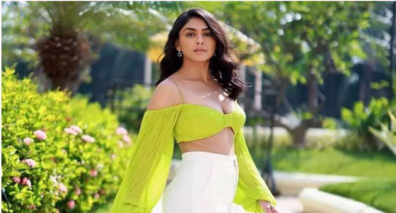 बीटीएस तस्वीरों के साथ मृणाल ठाकुर का इमोशनल पोस्ट, ‘सीता रामम’ की यादें ताज़ा